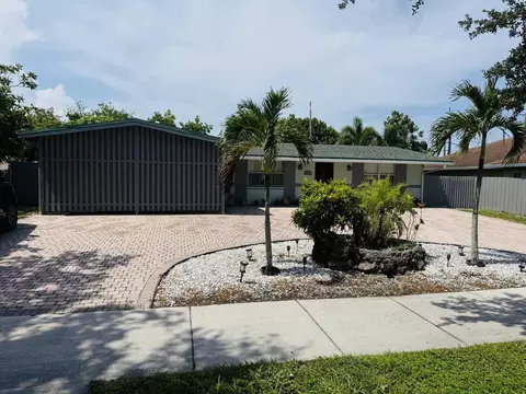 3335 10th Ave N, Palm Springs, FL 33461