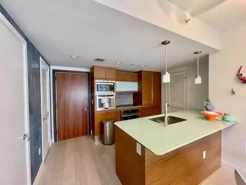 5875 Collins Ave #1606, Miami Beach, FL 33140