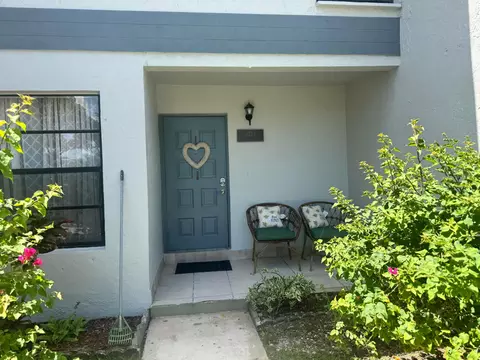 9210 NW 14th St #273, Pembroke Pines, FL 33024