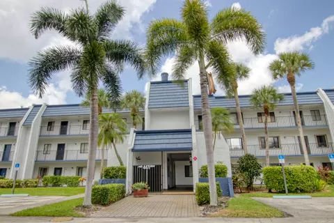 4471 Luxemburg Ct #206, Lake Worth, FL 33467