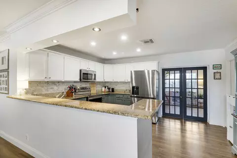 Kitchen - 104 Banyan Cir, Jupiter, FL 33458 photo 7 of 7