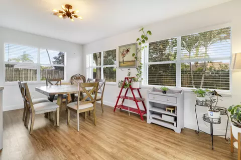 Dining - 104 Banyan Cir, Jupiter, FL 33458 photo 1 of 4