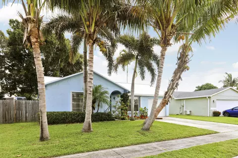 Exterior - 104 Banyan Cir, Jupiter, FL 33458 photo 2 of 6