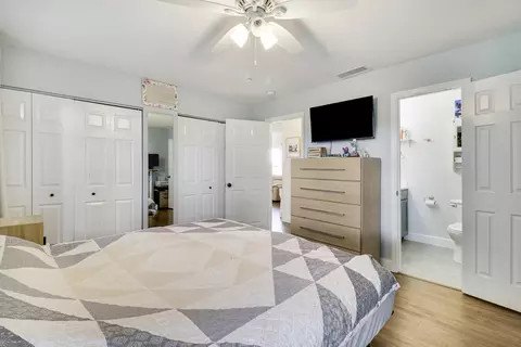 Bedroom - 104 Banyan Cir, Jupiter, FL 33458 photo 2 of 3