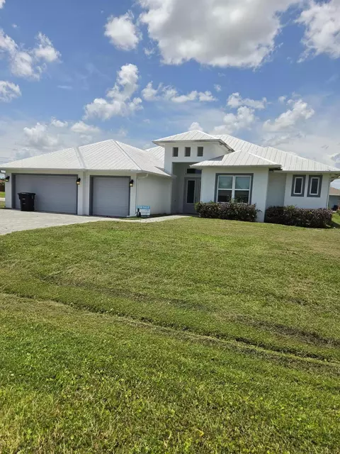 5231 NW Iredell St, Port Saint Lucie, FL 34986
