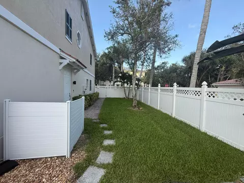 Exterior - 4122 Parkside Dr, Jupiter, FL 33458 photo 4 of 7