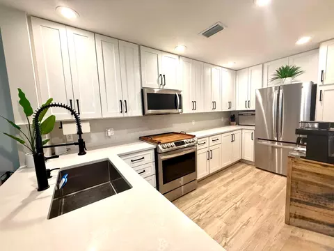 Kitchen - 4122 Parkside Dr, Jupiter, FL 33458 photo 2 of 2