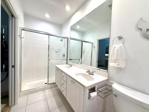 Bath - 4122 Parkside Dr, Jupiter, FL 33458 photo 3 of 3