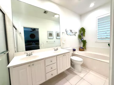 Bath - 4122 Parkside Dr, Jupiter, FL 33458 photo 2 of 3