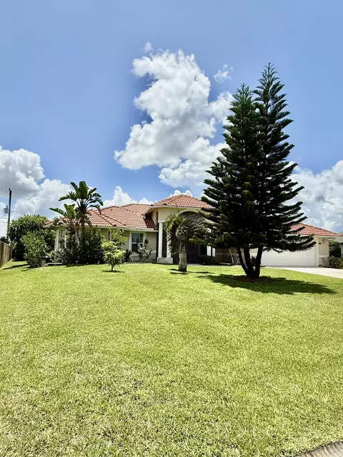 2810 SE Tate Ave, Port Saint Lucie, FL 34984