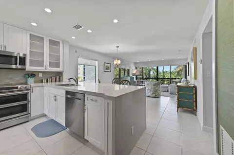 2550 Presidential Way #301, West Palm Beach, FL 33401