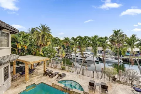Exterior - 2340 NE 47th St, Lighthouse Point, FL 33064 photo 5 of 11