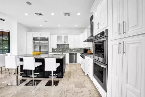 Kitchen - 2340 NE 47th St, Lighthouse Point, FL 33064 photo 2 of 11