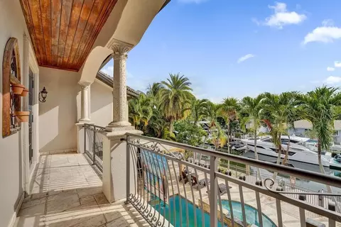 Exterior - 2340 NE 47th St, Lighthouse Point, FL 33064 photo 4 of 11