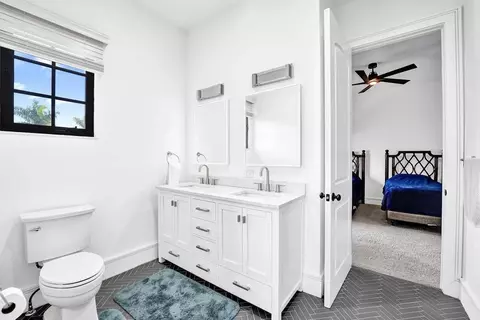 Bath - 2340 NE 47th St, Lighthouse Point, FL 33064 photo 13 of 15