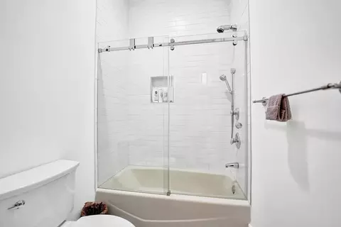 Bath - 2340 NE 47th St, Lighthouse Point, FL 33064 photo 6 of 15