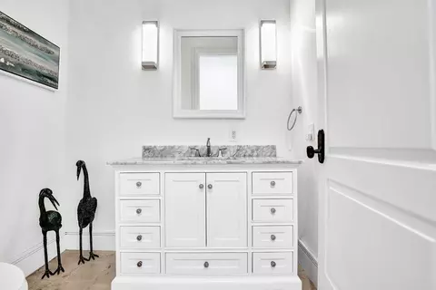 Bath - 2340 NE 47th St, Lighthouse Point, FL 33064 photo 2 of 15