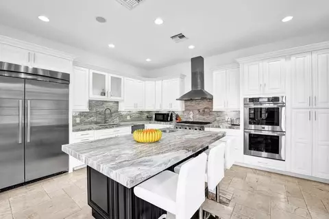 Kitchen - 2340 NE 47th St, Lighthouse Point, FL 33064 photo 10 of 11