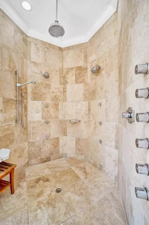 Bath - 2340 NE 47th St, Lighthouse Point, FL 33064 photo 12 of 15