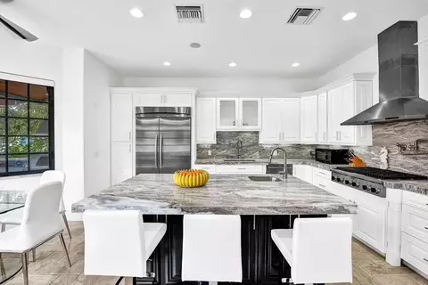Kitchen - 2340 NE 47th St, Lighthouse Point, FL 33064 photo 4 of 11