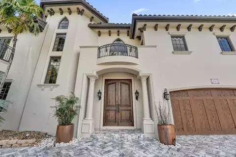 Exterior - 2340 NE 47th St, Lighthouse Point, FL 33064 photo 10 of 11