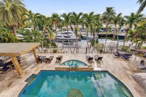 Exterior - 2340 NE 47th St, Lighthouse Point, FL 33064 photo 2 of 11