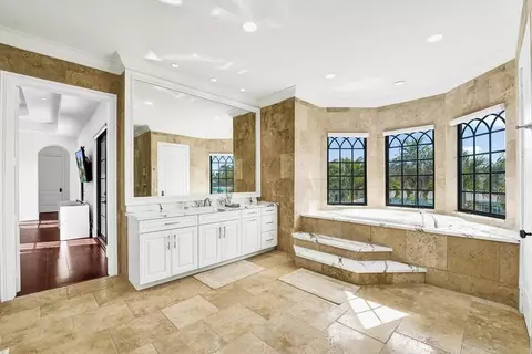 Bath - 2340 NE 47th St, Lighthouse Point, FL 33064 photo 9 of 15