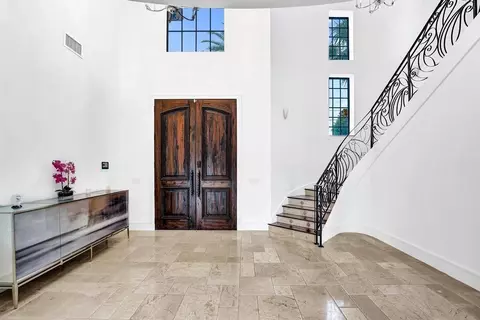 Entry Way - 2340 NE 47th St, Lighthouse Point, FL 33064 photo 3 of 9