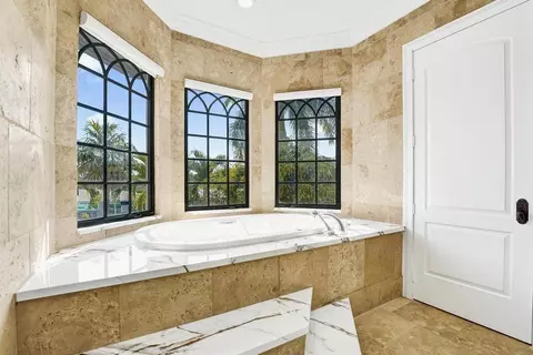 Bath - 2340 NE 47th St, Lighthouse Point, FL 33064 photo 10 of 15