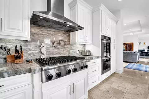 Kitchen - 2340 NE 47th St, Lighthouse Point, FL 33064 photo 6 of 11