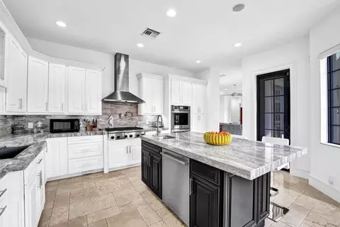 Kitchen - 2340 NE 47th St, Lighthouse Point, FL 33064 photo 9 of 11