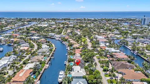View/Area - 2409 NE 27th St, Lighthouse Point, FL 33064 photo 4 of 7