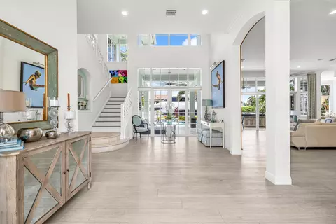 Entry Way - 2409 NE 27th St, Lighthouse Point, FL 33064 photo 3 of 6
