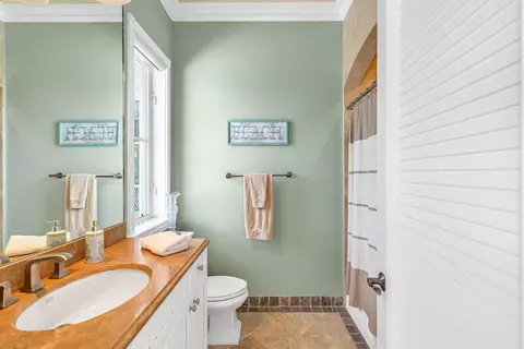 Bath - 2409 NE 27th St, Lighthouse Point, FL 33064 photo 7 of 8