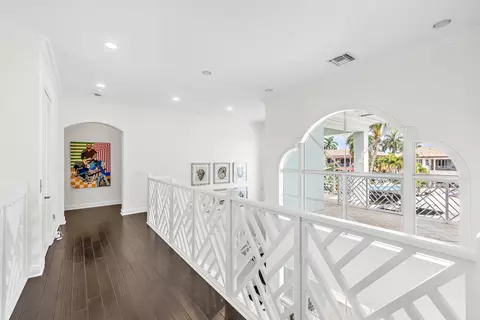 Entry Way - 2409 NE 27th St, Lighthouse Point, FL 33064 photo 5 of 6
