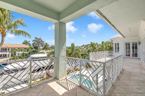 Exterior - 2409 NE 27th St, Lighthouse Point, FL 33064 photo 11 of 15