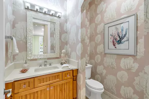 Bath - 2409 NE 27th St, Lighthouse Point, FL 33064 photo 1 of 8
