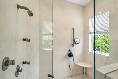 Bath - 2409 NE 27th St, Lighthouse Point, FL 33064 photo 6 of 8