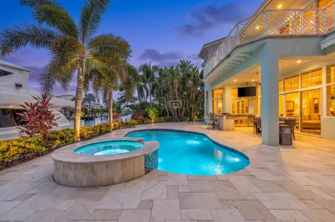 Exterior - 2409 NE 27th St, Lighthouse Point, FL 33064 photo 6 of 15