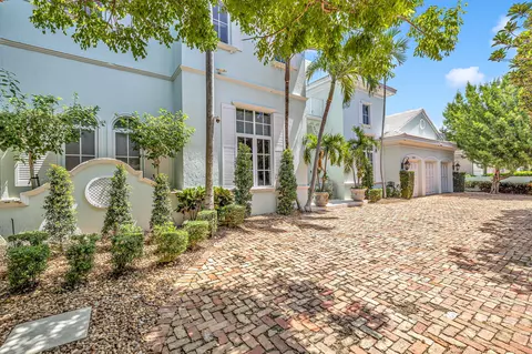 Exterior - 2409 NE 27th St, Lighthouse Point, FL 33064 photo 3 of 15
