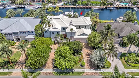 View/Area - 2409 NE 27th St, Lighthouse Point, FL 33064 photo 2 of 7
