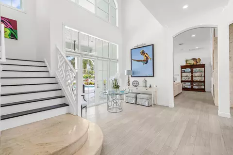 Entry Way - 2409 NE 27th St, Lighthouse Point, FL 33064 photo 4 of 6