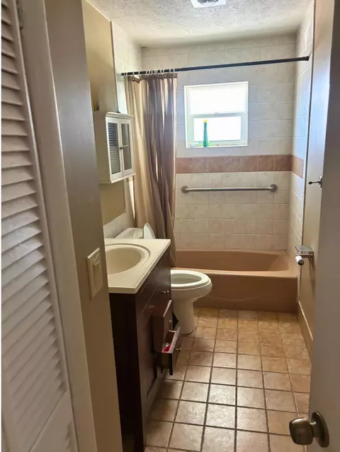 Bath - 3394 SE Jefferson St, Stuart, FL 34997 photo 3 of 3