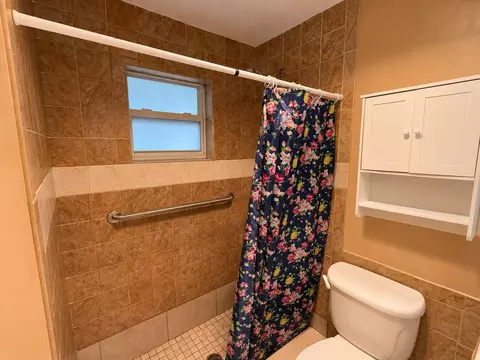 Bath - 3394 SE Jefferson St, Stuart, FL 34997 photo 2 of 3
