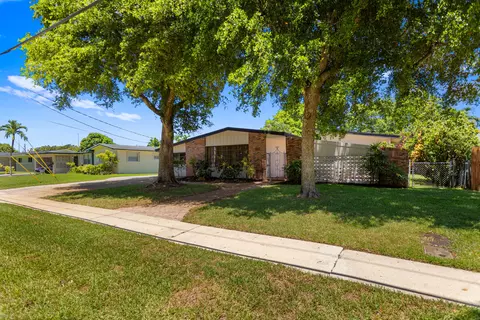 880 E Acre Dr, Plantation, FL 33317