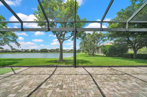 10469 Whitewind Cir, Boynton Beach, FL 33473