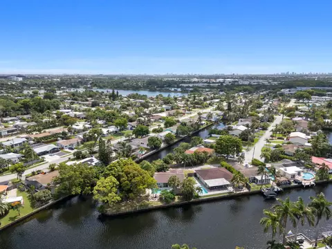 2060 NW 37th St, Oakland Park, FL 33309