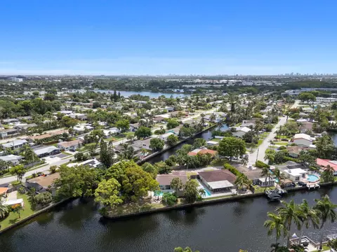 2060 NW 37th St, Oakland Park, FL 33309