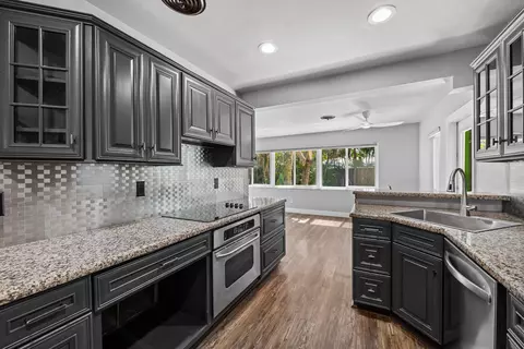 4860 NE 6th Ave, Oakland Park, FL 33334