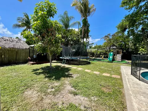 Exterior - 415 Beacon St, Tequesta, FL 33469 photo 4 of 5